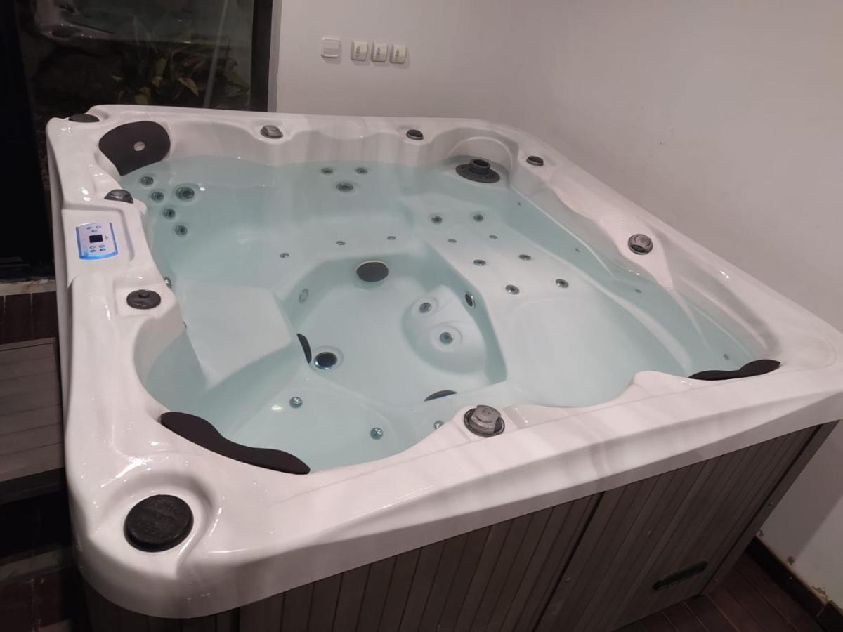 Casa Ceca De La Playa Y Barcelona, Con Piscina Climatizada Y Jacuzzi Βίλα Vallromanes Εξωτερικό φωτογραφία