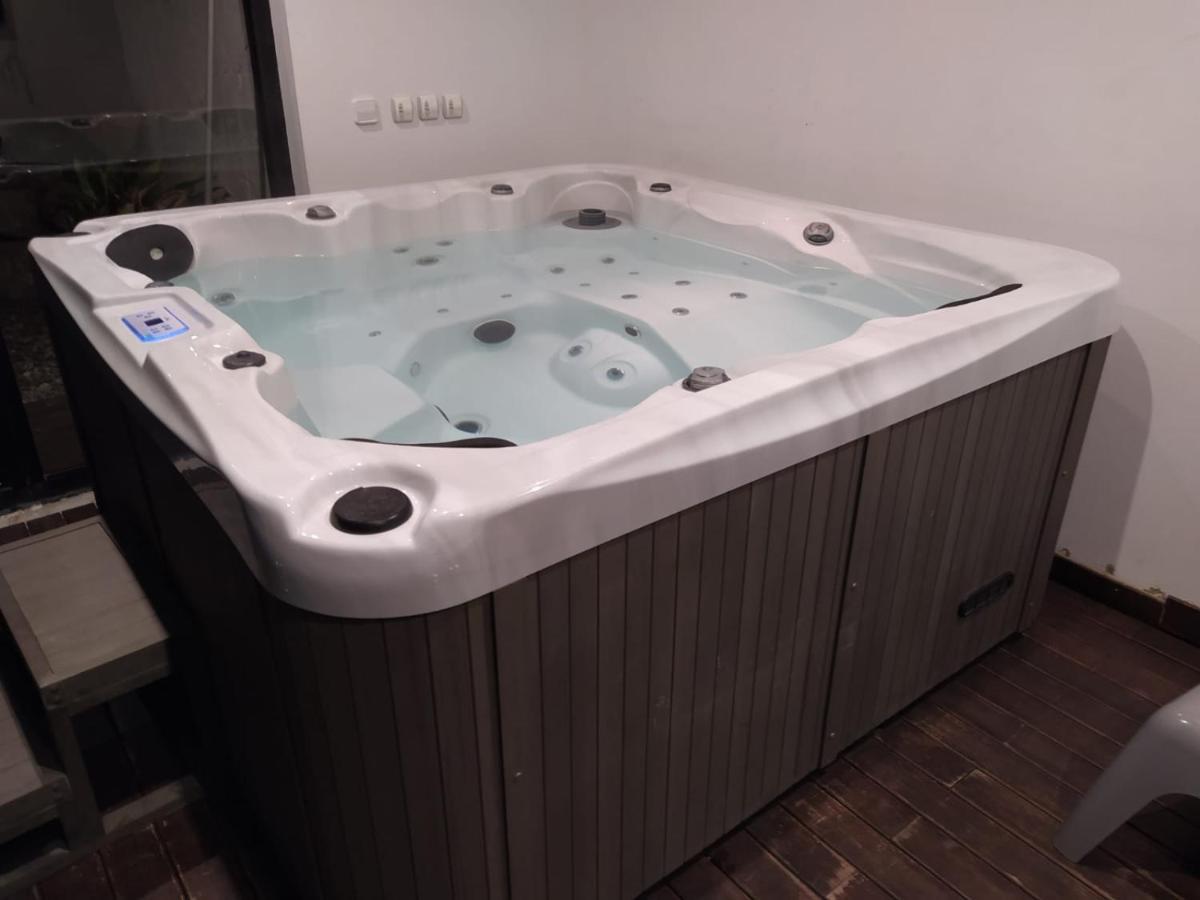 Casa Ceca De La Playa Y Barcelona, Con Piscina Climatizada Y Jacuzzi Βίλα Vallromanes Εξωτερικό φωτογραφία